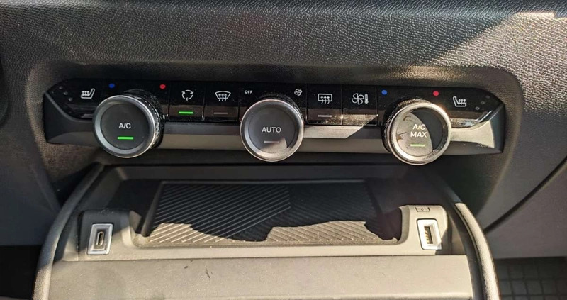 Citroen C4 cena 89900 przebieg: 27784, rok produkcji 2022 z Łódź małe 301